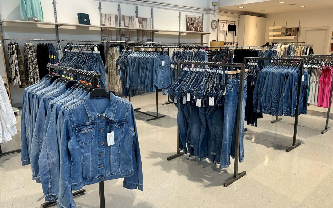 Jeans donna: guida completa per il tuo negozio di abbigliamento